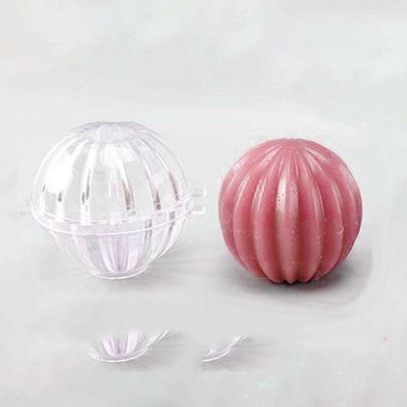 Round candle with sweet and fruity prickly pear scent

