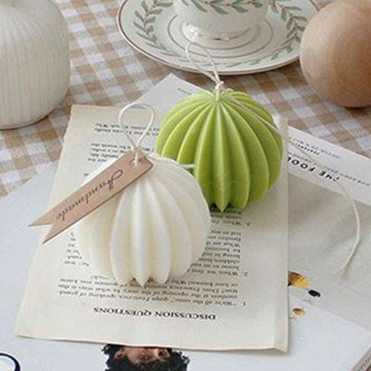 Round prickly pear scented candle in glass jar

