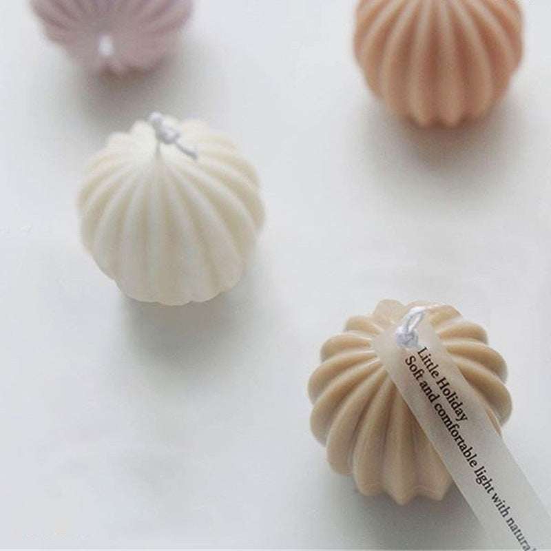 Decorative round candle with prickly pear fragrance

