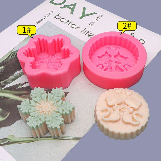 Snow Cat scented candle for baking kitchen decor

