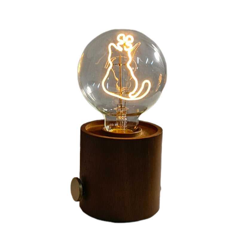 Decorative cat lamp for kids’ bedroom


